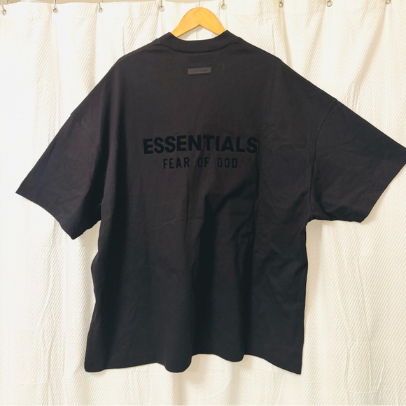 NWT FEAR OF GOD ESSENTIALS Black V-Neck T-Shirt Size: M - Picture 2 of 9